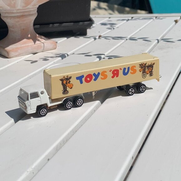 4pc Collectible Semi-Trucks - Picture 2 of 15